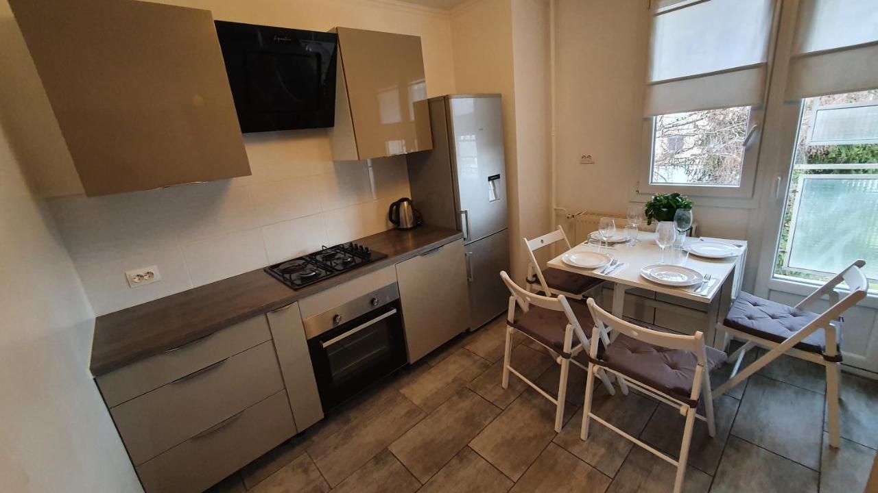 Appartement Avec Parking Gratuit Proche De Village De Marque Bourgoin-Jallieu Екстериор снимка