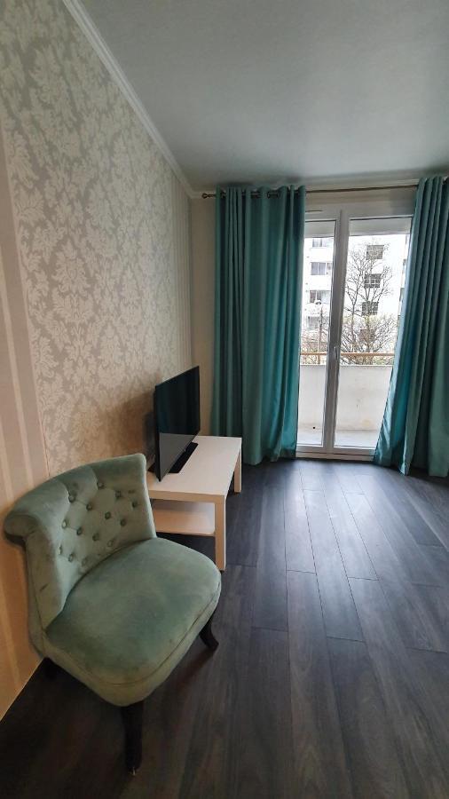 Appartement Avec Parking Gratuit Proche De Village De Marque Bourgoin-Jallieu Екстериор снимка